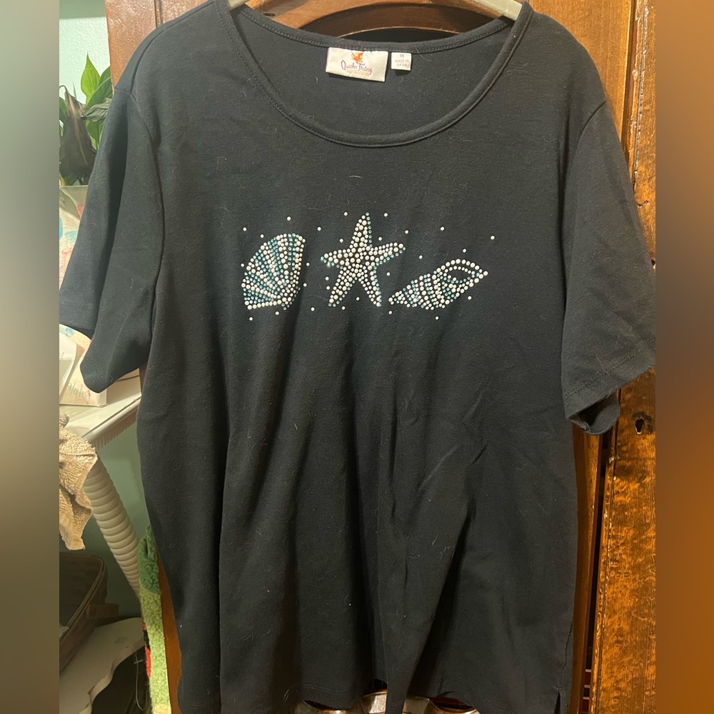 Quacker Factory Black 1x Pearl And Rhinestone Seashell Embellishment Tee
